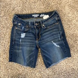 denizen from Levi’s low rise boyfriend shorts